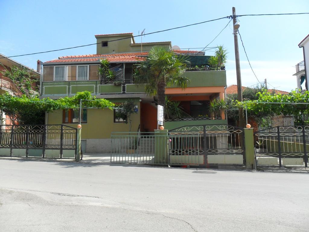 Apartmani Yucca Trogir Buitenkant foto